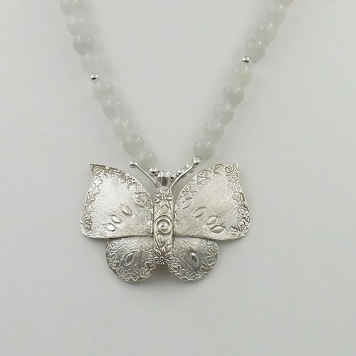 Click to view detail for DKC-1152 Pendant Butterfly on Moonstone Necklace $196